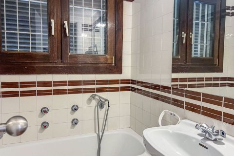 Сasa de 6 dormitorios en venta en Sant Andreu de Llavaneres, Barcelona, Cataluña, Spain № 7631 - foto 28