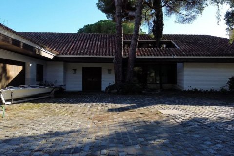 Сasa de 6 dormitorios en venta en Sant Andreu de Llavaneres, Barcelona, Cataluña, Spain № 7631 - foto 6