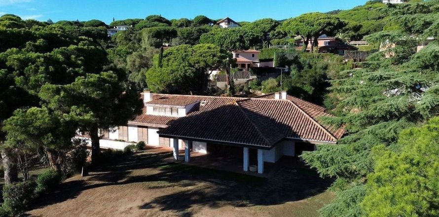 Сasa de 6 dormitorios en venta en Sant Andreu de Llavaneres, Barcelona, Cataluña, Spain № 7631