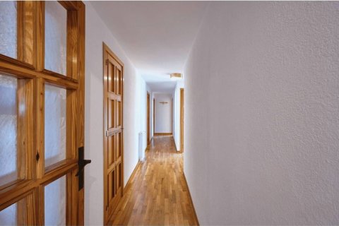 Сasa de 6 dormitorios en venta en Barcelona, Cataluña, Spain № 7633 - foto 22