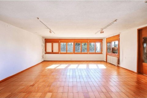 Сasa de 6 dormitorios en venta en Barcelona, Cataluña, Spain № 7633 - foto 14