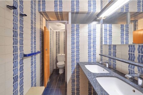 Сasa de 6 dormitorios en venta en Barcelona, Cataluña, Spain № 7633 - foto 30