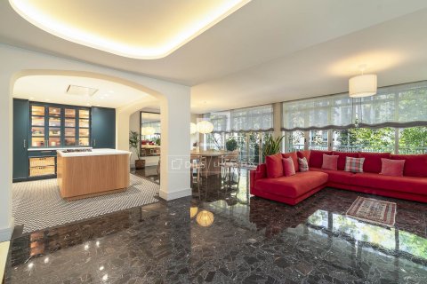 Apartamento de 4 dormitorios en venta en Barcelona, Cataluña, Spain № 4093 - foto 2