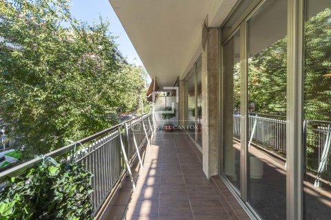 Apartamento de 4 dormitorios en venta en Barcelona, Cataluña, Spain № 4093 - foto 10