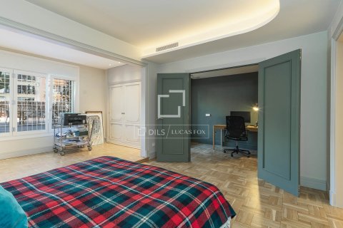 Apartamento de 4 dormitorios en venta en Barcelona, Cataluña, Spain № 4093 - foto 24