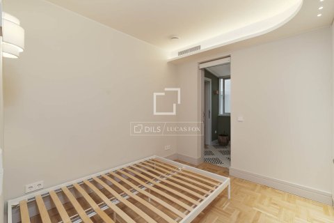 Apartamento de 4 dormitorios en venta en Barcelona, Cataluña, Spain № 4093 - foto 16