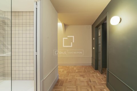 Apartamento de 4 dormitorios en venta en Barcelona, Cataluña, Spain № 4093 - foto 18