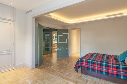 Apartamento de 4 dormitorios en venta en Barcelona, Cataluña, Spain № 4093 - foto 15