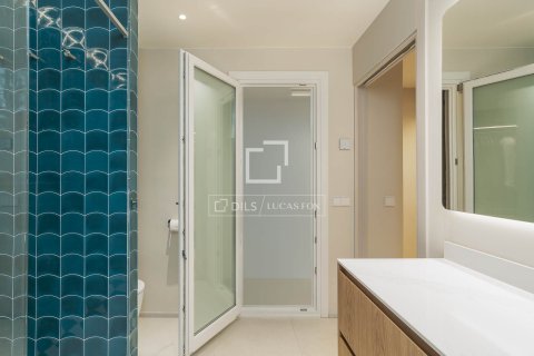 Apartamento de 4 dormitorios en venta en Barcelona, Cataluña, Spain № 4093 - foto 26
