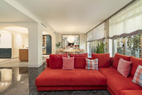 Apartamento de 4 dormitorios en venta en Barcelona, Cataluña, Spain № 4093 - foto 5