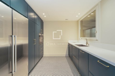 Apartamento de 4 dormitorios en venta en Barcelona, Cataluña, Spain № 4093 - foto 6