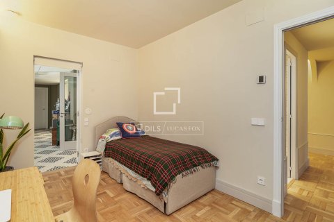 Apartamento de 4 dormitorios en venta en Barcelona, Cataluña, Spain № 4093 - foto 17