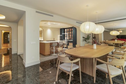 Apartamento de 4 dormitorios en venta en Barcelona, Cataluña, Spain № 4093 - foto 9