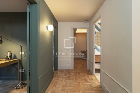 Apartamento de 4 dormitorios en venta en Barcelona, Cataluña, Spain № 4093 - foto 21