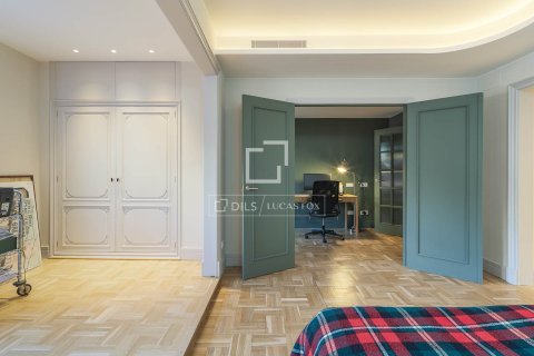 Apartamento de 4 dormitorios en venta en Barcelona, Cataluña, Spain № 4093 - foto 23