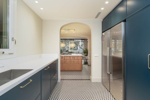 Apartamento de 4 dormitorios en venta en Barcelona, Cataluña, Spain № 4093 - foto 4