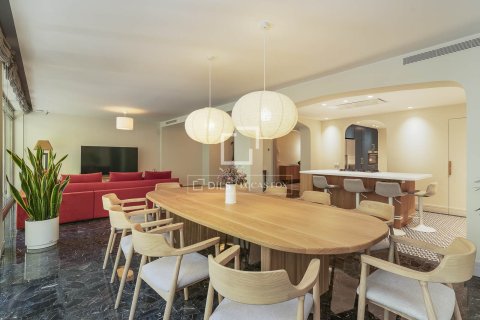 Apartamento de 4 dormitorios en venta en Barcelona, Cataluña, Spain № 4093