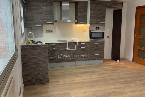Apartamento de 3 dormitorios en venta en Barcelona, Cataluña, Spain № 4095 - foto 8