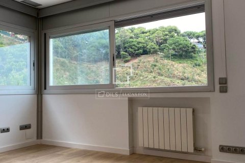 Apartamento de 3 dormitorios en venta en Barcelona, Cataluña, Spain № 4095 - foto 9