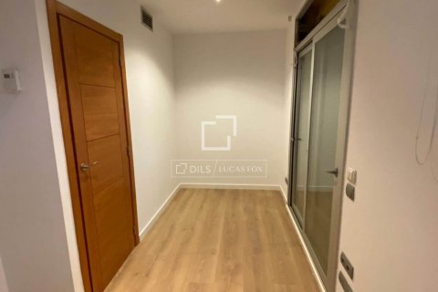 Apartamento de 3 dormitorios en venta en Barcelona, Cataluña, Spain № 4095 - foto 18