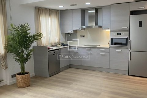 Apartamento de 3 dormitorios en venta en Barcelona, Cataluña, Spain № 4095 - foto 2