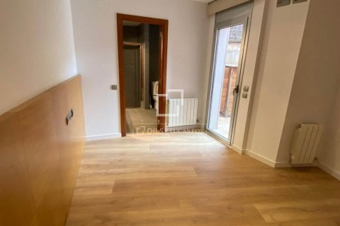 Apartamento de 3 dormitorios en venta en Barcelona, Cataluña, Spain № 4095 - foto 19