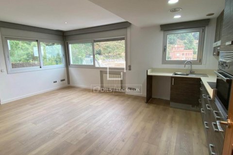 Apartamento de 3 dormitorios en venta en Barcelona, Cataluña, Spain № 4095 - foto 14