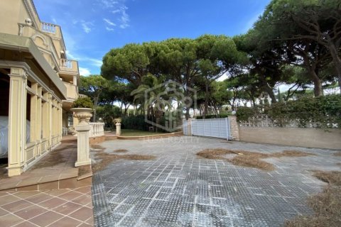 Villa de 6 dormitorios en alquiler en Castelldefels, Barcelona, Cataluña, Spain № 1099 - foto 4