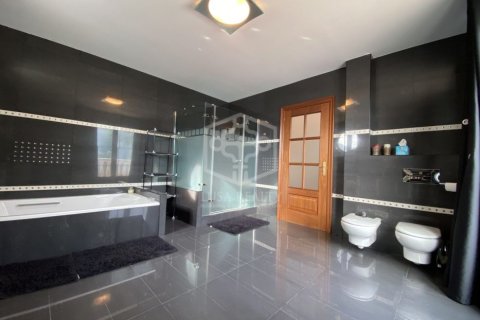 Villa de 6 dormitorios en alquiler en Castelldefels, Barcelona, Cataluña, Spain № 1099 - foto 27