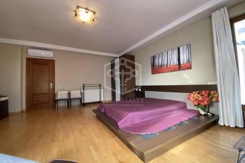 Villa de 6 dormitorios en alquiler en Castelldefels, Barcelona, Cataluña, Spain № 1099 - foto 25
