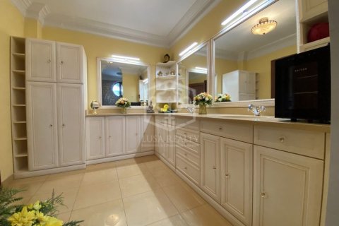 Villa de 6 dormitorios en alquiler en Castelldefels, Barcelona, Cataluña, Spain № 1099 - foto 18