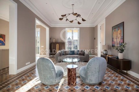 Apartamento de 4 dormitorios en venta en Barcelona, Cataluña, Spain № 5452