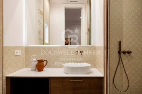 Apartamento de 4 dormitorios en venta en Barcelona, Cataluña, Spain № 5452 - foto 11