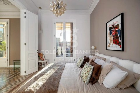 Apartamento de 4 dormitorios en venta en Barcelona, Cataluña, Spain № 5452 - foto 18