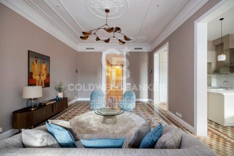 Apartamento de 4 dormitorios en venta en Barcelona, Cataluña, Spain № 5452 - foto 9