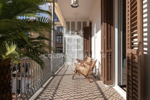 Apartamento de 4 dormitorios en venta en Barcelona, Cataluña, Spain № 5452 - foto 3