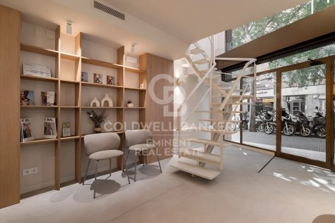 Propiedad comercial de 292 m² en venta en Barcelona, Cataluña, Spain № 5450