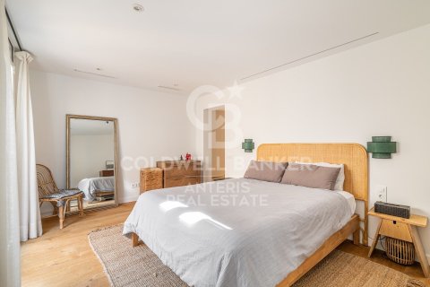 Ático de 2 dormitorios en venta en Barcelona, Cataluña, Spain № 5448 - foto 9