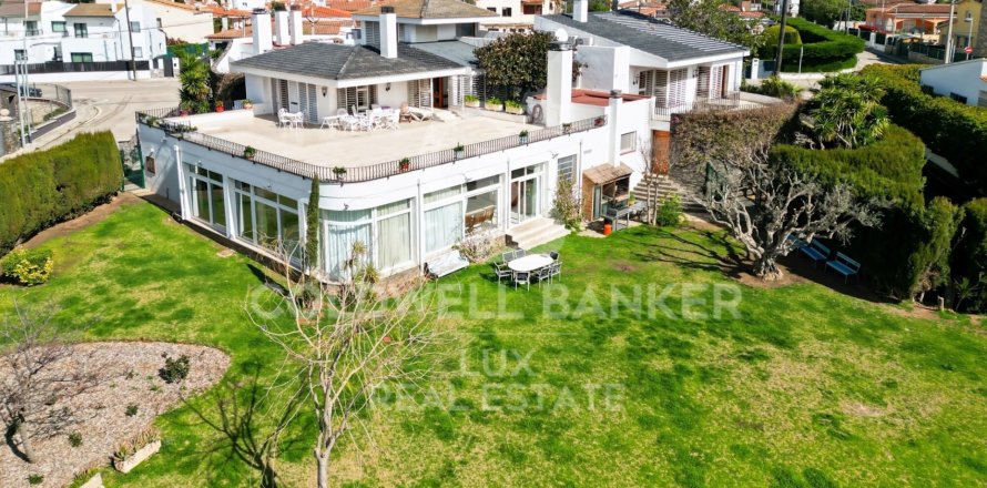 Сasa de 6 dormitorios en venta en Roses, Gerona, Cataluña, Spain № 5730