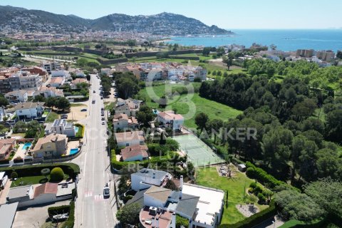 Сasa de 6 dormitorios en venta en Roses, Gerona, Cataluña, Spain № 5730 - foto 17