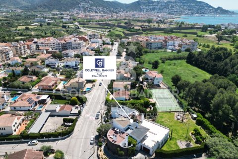 Сasa de 6 dormitorios en venta en Roses, Gerona, Cataluña, Spain № 5730 - foto 2