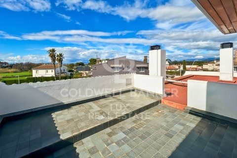 Сasa de 6 dormitorios en venta en Roses, Gerona, Cataluña, Spain № 5730 - foto 12