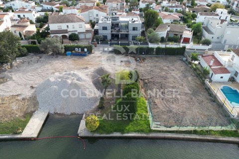 500 sq.m. land plot for sale in Empuriabrava, Girona, Catalonia, Spain № 5729 - photo 4