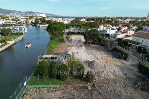500 sq.m. land plot for sale in Empuriabrava, Girona, Catalonia, Spain № 5729 - photo 2