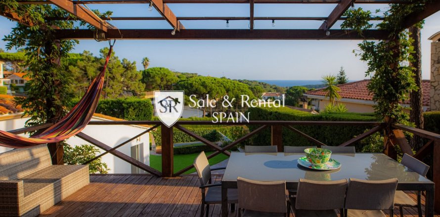 Сasa de 3 dormitorios en venta en Lloret de Mar, Gerona, Cataluña, Spain № 6729
