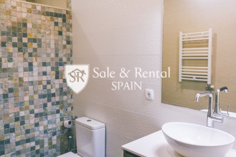 Сasa de 3 dormitorios en venta en Lloret de Mar, Gerona, Cataluña, Spain № 6729 - foto 18