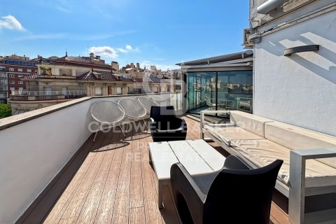 Ático de 2 dormitorios en venta en Barcelona, Cataluña, Spain № 5578 - foto 3