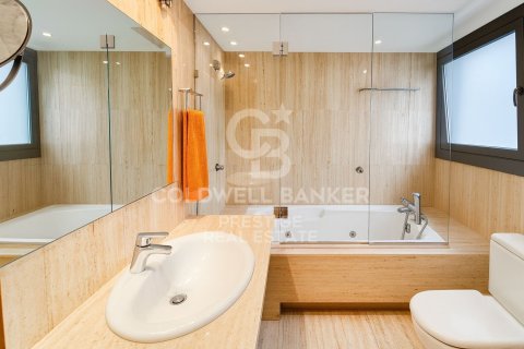 Ático de 2 dormitorios en venta en Barcelona, Cataluña, Spain № 5578 - foto 16