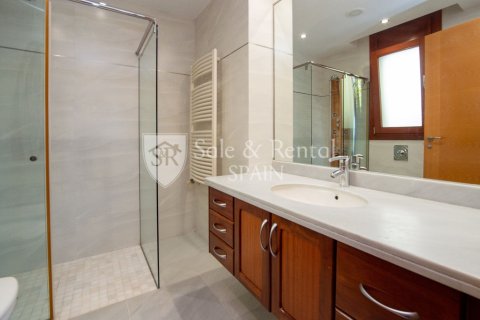 Сasa de 7 dormitorios en venta en Blanes, Gerona, Cataluña, Spain № 6736 - foto 23