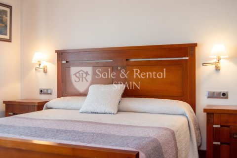 Сasa de 7 dormitorios en venta en Blanes, Gerona, Cataluña, Spain № 6736 - foto 21